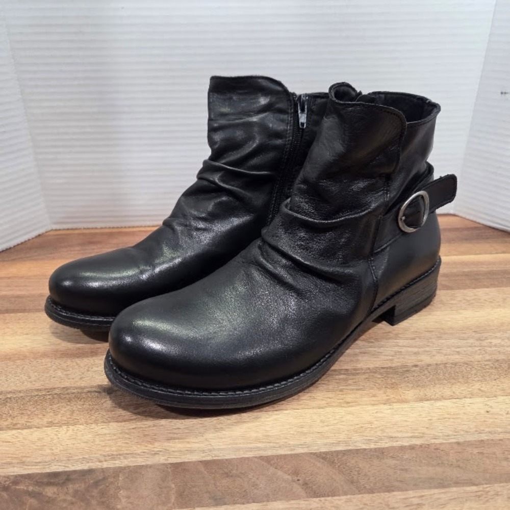 Avellini Black Leather Slouch Ankle Boots Women's Size 9.5 Buckle Moto Side Zip